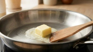 Étape 4: Dans une grande poêle ou une sauteuse, faites fon...