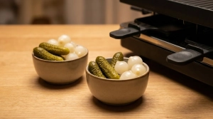 Étape 11: Placez les bols de cornichons et d'oignons grelots...