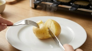 Étape 15: Pendant ce temps, coupez une pomme de terre dans v...