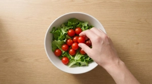 Étape 5: Rincez les tomates cerises et disposez-les dans un...