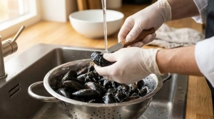 Étape 1: Nettoyez soigneusement les moules sous l'eau froid...