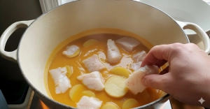 Étape 20: Ajoutez les tranches de lotte et les filets de Sai...