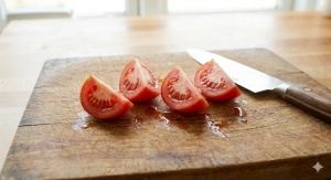 Étape 5: Lavez les tomates et coupez-les en quartiers....