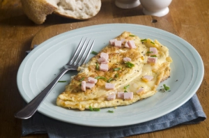 Omelette jambon fromage