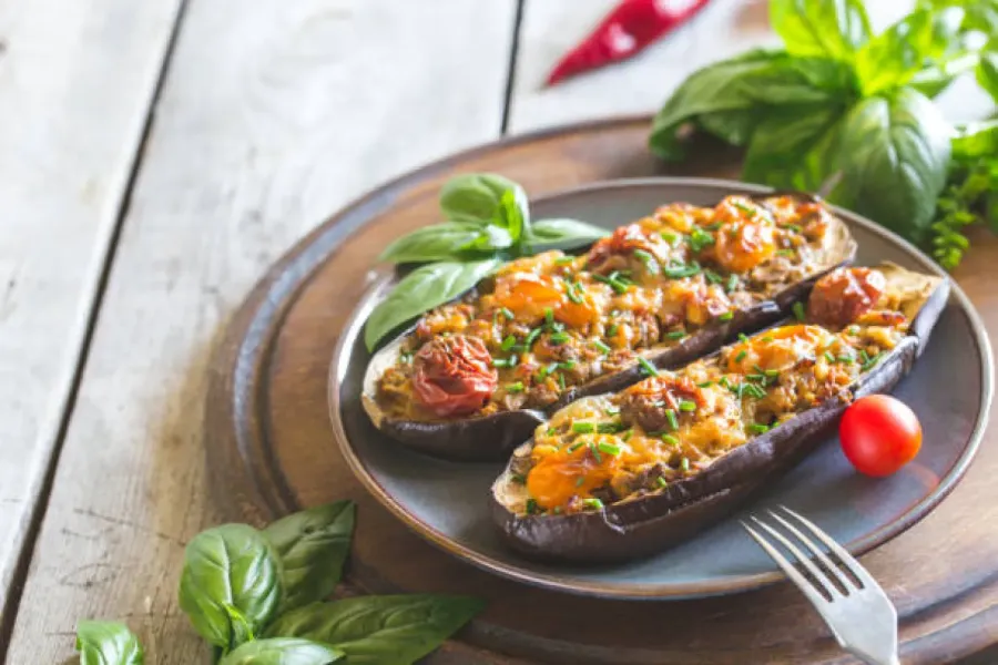 Aubergines Rôties Farcies aux Légumes