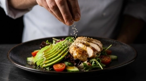 Étape 10: Nappez le tout de vinaigrette et saupoudrez de gra...