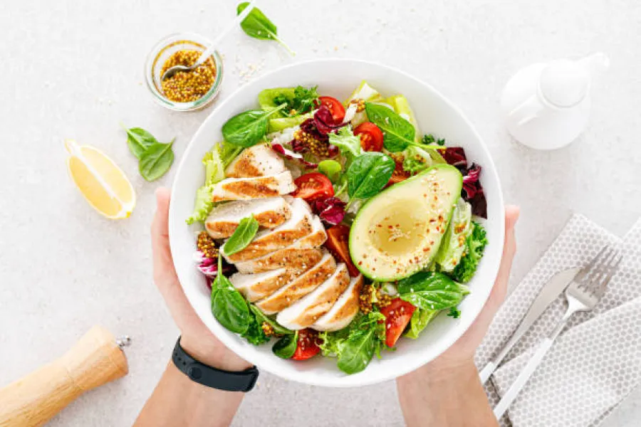 Salade de poulet et avocat - Image 3