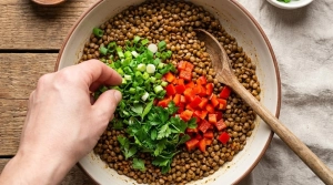 Étape 10: Ajoutez les dés de poivron, les oignons nouveaux ...