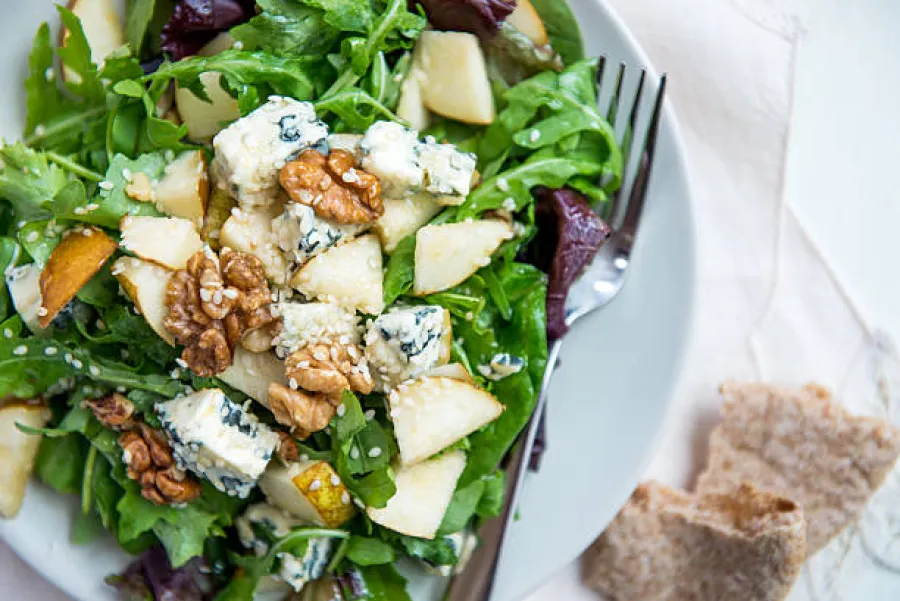 Salade de roquette, poires et fromage bleu - Image 3