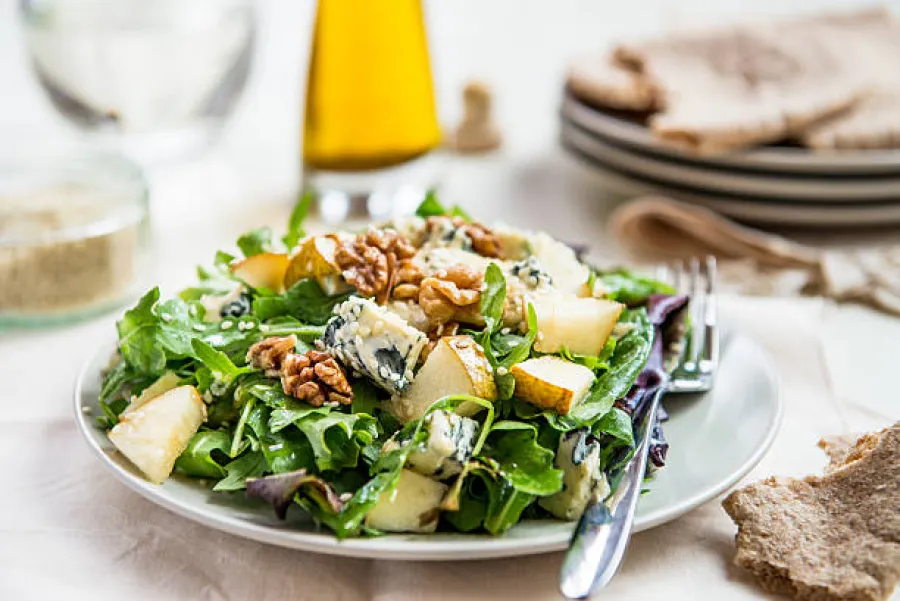 Salade de roquette, poires et fromage bleu - Image 2