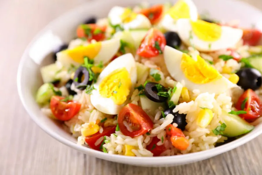 Salade de riz fraîcheur aux œufs et légumes - Image 2