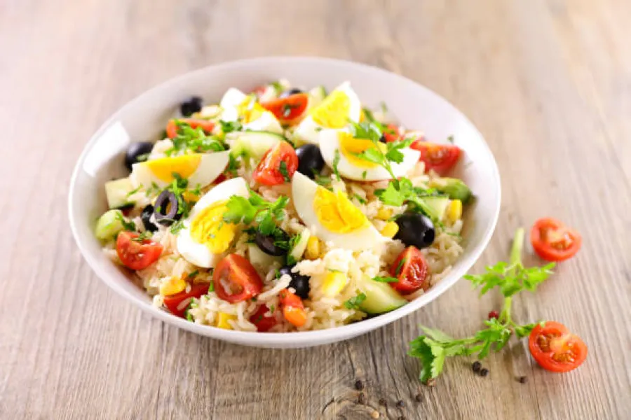 Salade de riz fraîcheur aux œufs et légumes - Image 3