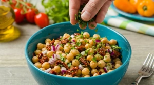 Étape 6: Parsemez généreusement la salade de persil frais...