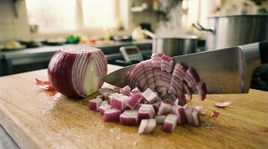 Étape 6: Épluchez l'oignon rouge et émincez-le finement e...