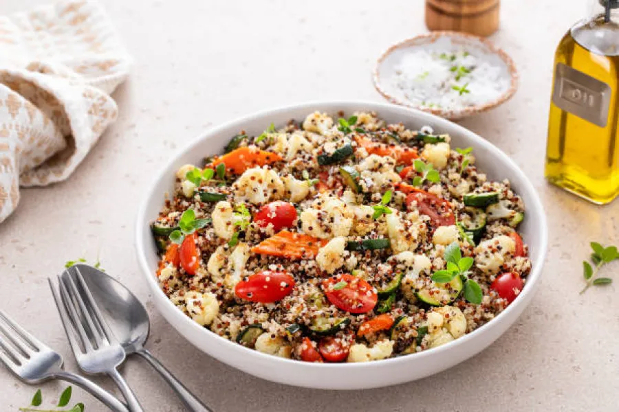 Salade de quinoa aux légumes rôtis - Image 3