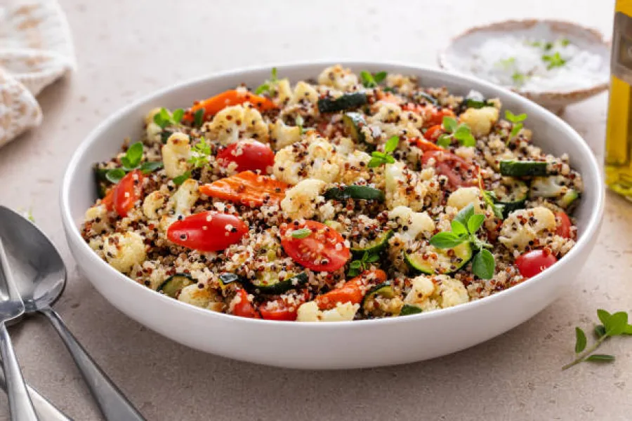 Salade de quinoa aux légumes rôtis - Image 2