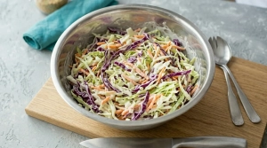 Étape 8: Versez la sauce crémeuse sur les légumes râpés...