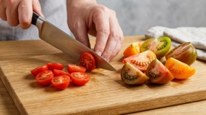 Étape 3: Sur une planche à découper et à l'aide d'un cou...