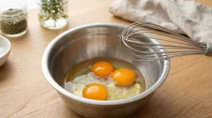 Étape 3: Dans un bol en inox ou en verre (résistant à la ...