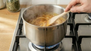 Étape 7: Remuez vivement avec la spatule pour bien incorpor...